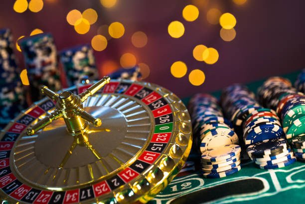 Antarmuka aplikasi mobile live casino dengan tabel blackjack streaming HD dan kontrol permainan