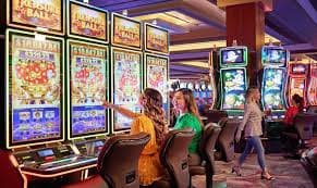 Studio undian live casino dengan mesin undian fisik dan operator profesional yang ditayangkan langsung HD